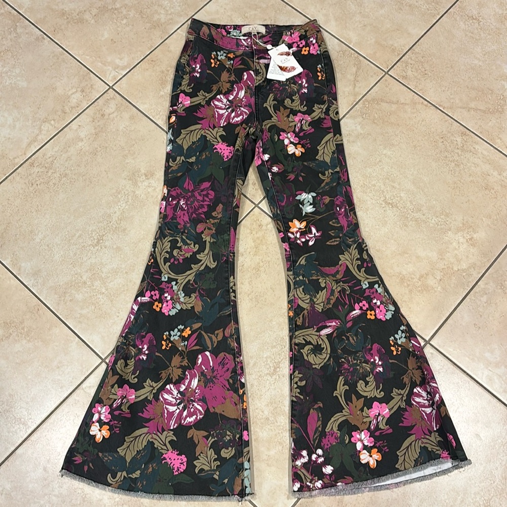 ChELSEA&VIOLET High rise printed flare jeans. Worn once 😍